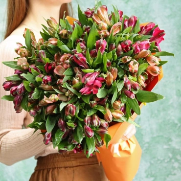 Разноцветная альстромерия букет