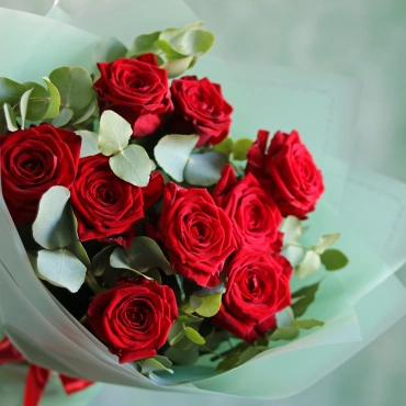 Розы с эвкалиптом