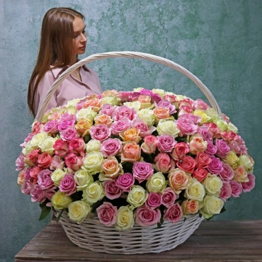 Корзина роз 251 шт.