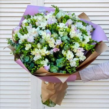 Букет из фрезии