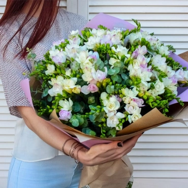 Букет из фрезии