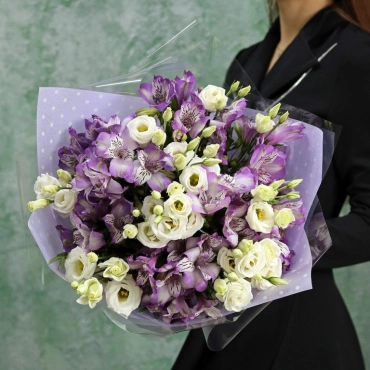 Букет из эустомы и альстромерии