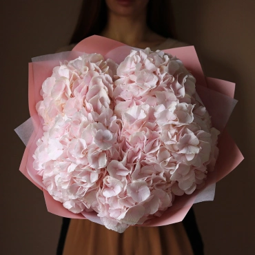 Букет из розовой гортензии