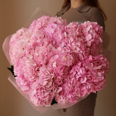 Букет из розовой гортензии