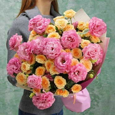 Эустома с кустовой розой букет