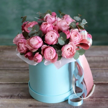 Пионовидные розы в коробке