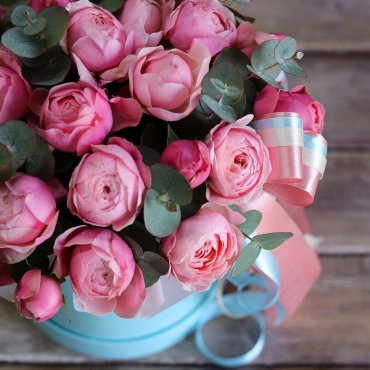 Пионовидные розы в коробке