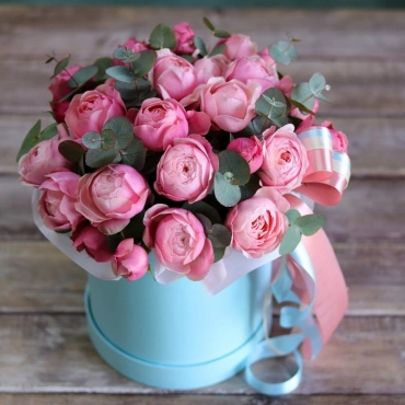 Пионовидные розы в коробке