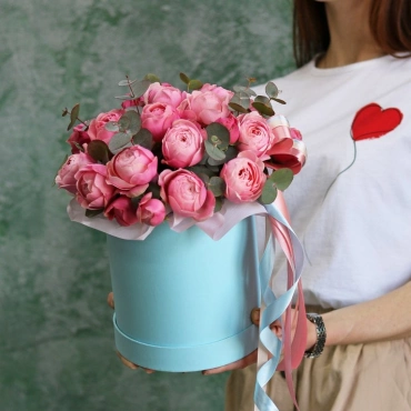 Пионовидные розы в коробке