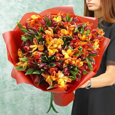 Альстромерия букет в красно-оранжевых тонах