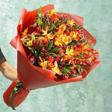 Альстромерия букет в красно-оранжевых тонах