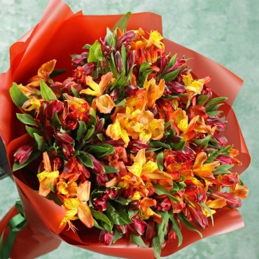 Альстромерия букет в красно-оранжевых тонах