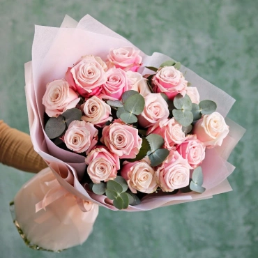 Нежно-розовые розы букет
