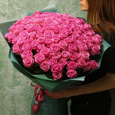 101 розовая роза