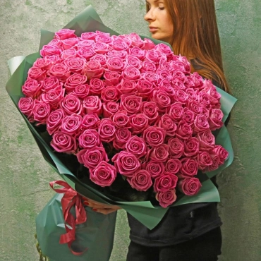 101 розовая роза
