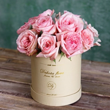 Пионовидные розы Пинк Охара в коробке