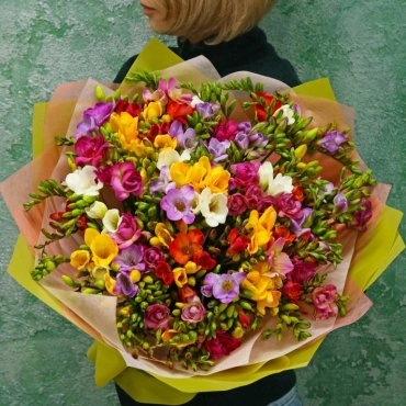Фрезия разноцветная букет
