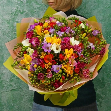 Фрезия разноцветная букет