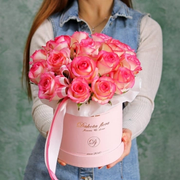 Роза Джумилия в коробке