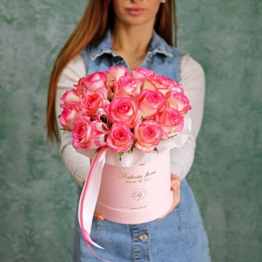 Роза Джумилия в коробке