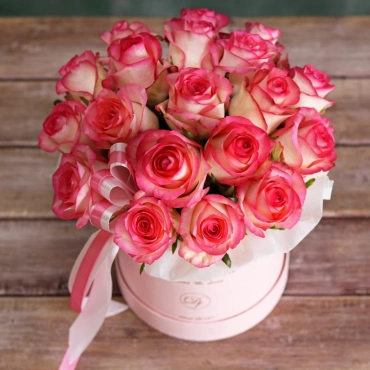 Роза Джумилия в коробке