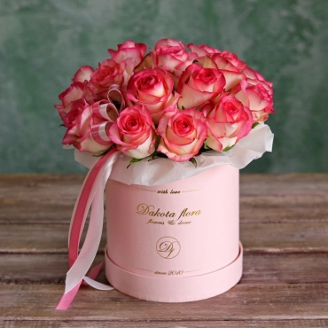 Роза Джумилия в коробке