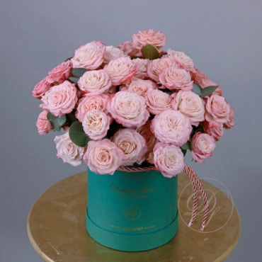 Пионовидная роза Бомбастик в коробке