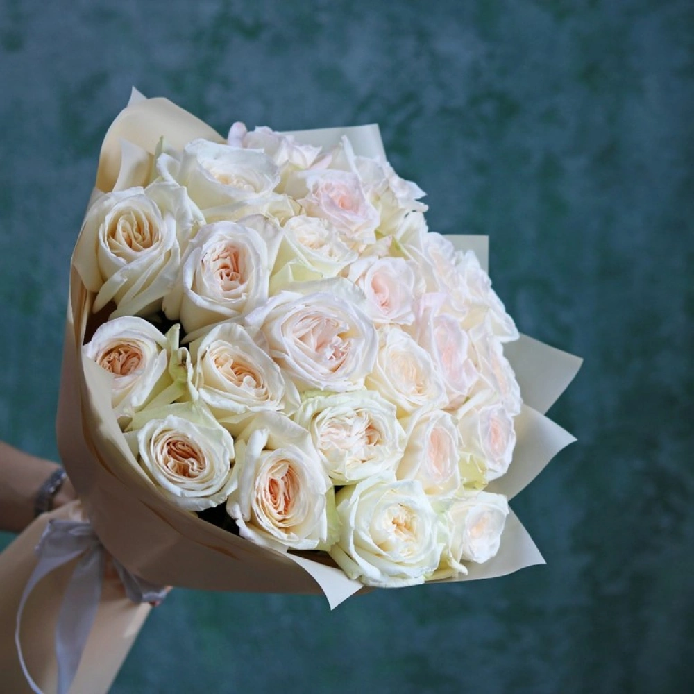 23 пионовидные розы