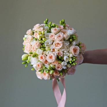 Букет невесты бежевый с белым