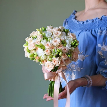 Букет невесты бежевый с белым