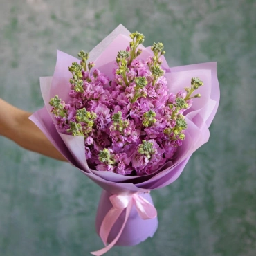 Розовая маттиола нежный букет