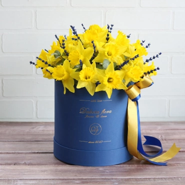 Нарциссы и лаванда