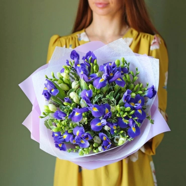 Букет ирисы и фрезия