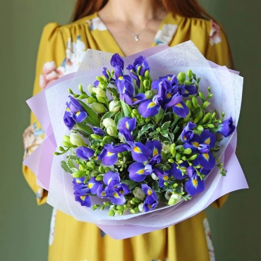 Букет ирисы и фрезия