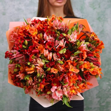 Букет из альстромерии