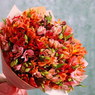 Букет из альстромерии