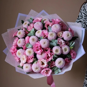 Букет из эустомы и хризантемы