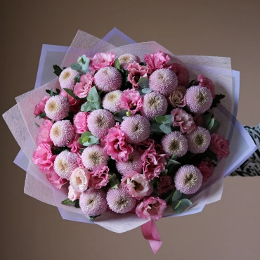 Букет из эустомы и хризантемы