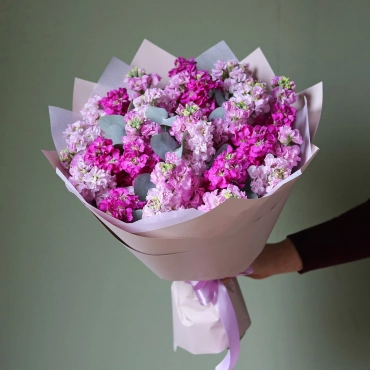 Букет маттиолы яркий