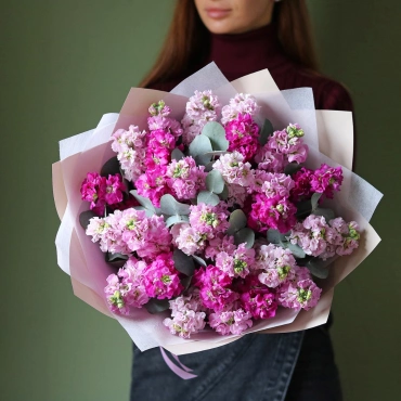 Букет маттиолы яркий