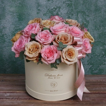 Пионовидные розы Тоффи и Пинк Охара