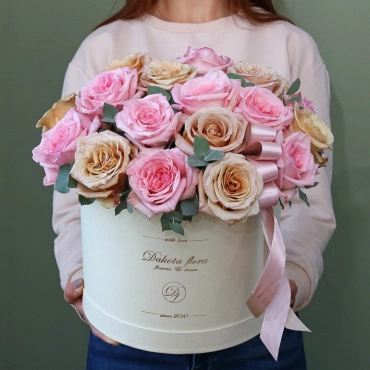 Пионовидные розы Тоффи и Пинк Охара