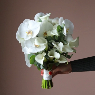 Букет невесты каллы и орхидеи