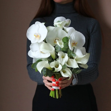 Букет невесты каллы и орхидеи