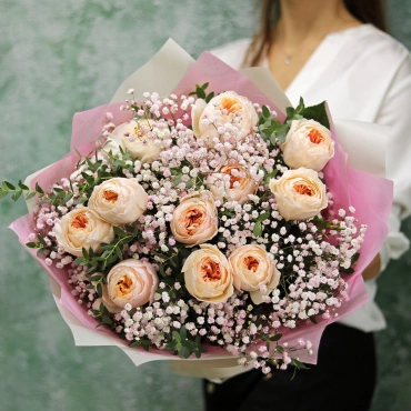 Розы с гипсофилой