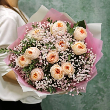 Розы с гипсофилой