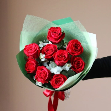 Розы с эвкалиптом букет