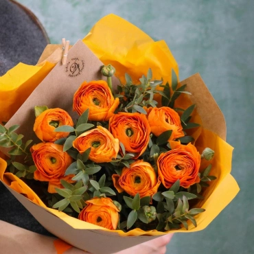 Оранжевые ранункулюсы