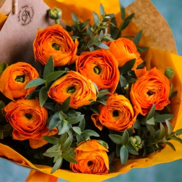 Оранжевые ранункулюсы