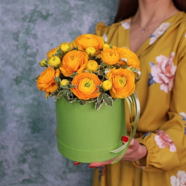 Ранункулюс желтый в коробке